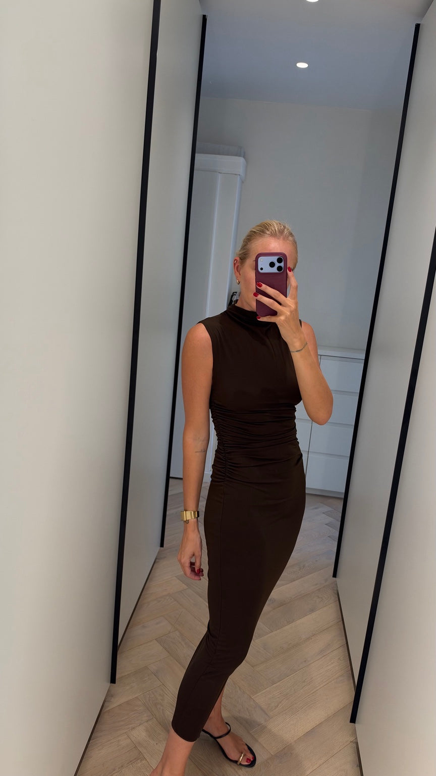 Cocoa Sienna Ruched Midi Dress detail