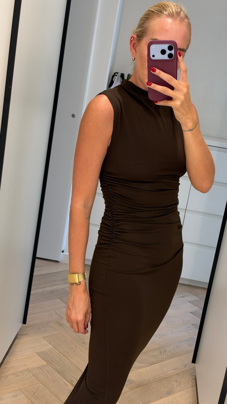Cocoa Sienna Ruched Midi Dress close up